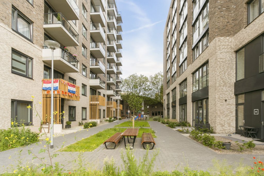 homes for rent on 1e Lulofsdwarsstraat 18 N